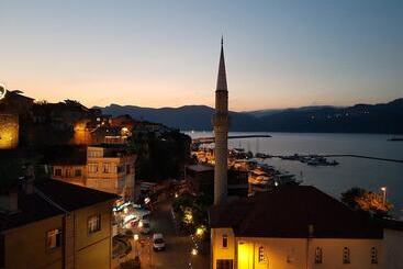 تختخواب و صبحانه Karadeniz Pansiyon