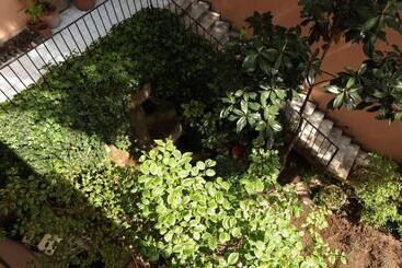 تختخواب و صبحانه Yesim Suites