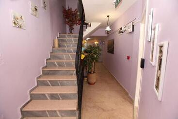 تختخواب و صبحانه Yesim Suites