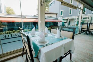 هتل Ener Old Castle Resort