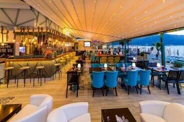 Honeymoon Beach Otel