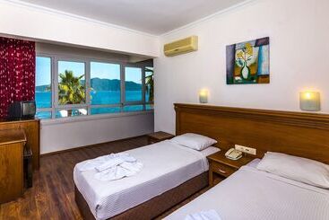 Honeymoon Beach Otel