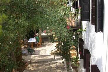 هتل Kalkan Turk Evi