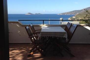 هتل Kalkan Turk Evi