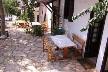 هتل Kalkan Turk Evi