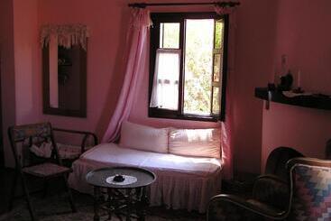 هتل Kalkan Turk Evi