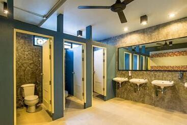 هاستل Amity Poshtel