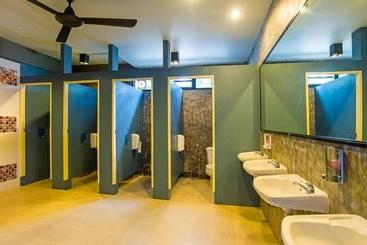 هاستل Amity Poshtel