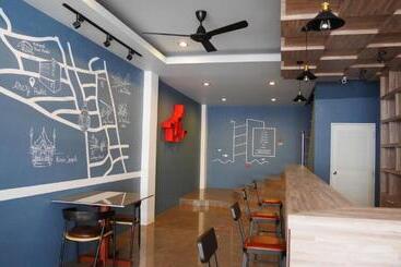 هاستل Amity Poshtel