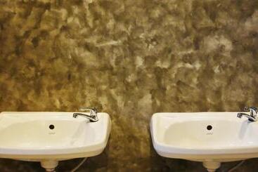 هاستل Amity Poshtel