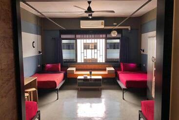 هاستل Amity Poshtel