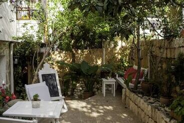 בית מלון כפרי Hideaway