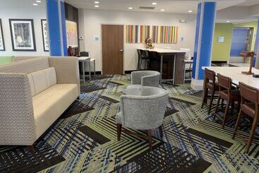 هتل Holiday Inn Express & Suites Moore, An Ihg