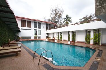 בית מלון כפרי Maldives Beach Resort