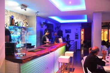 Отель Prassa 3 Boutique