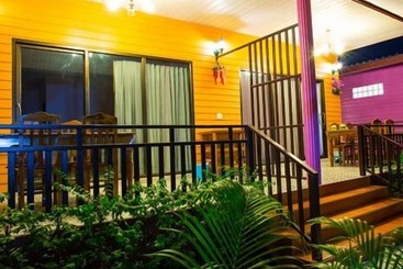 هتل Warakorn Baansuan Amphawa