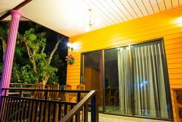 هتل Warakorn Baansuan Amphawa