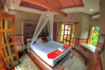 Palms Hill Resort