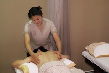 استراحتگاه Amphawa Nanon Hotel & Spa