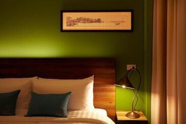استراحتگاه Amphawa Nanon Hotel & Spa