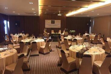 استراحتگاه Amphawa Nanon Hotel & Spa