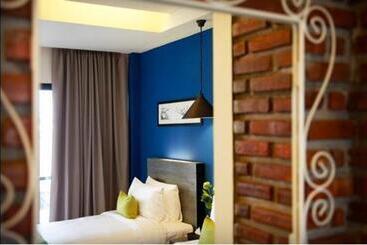 استراحتگاه Amphawa Nanon Hotel & Spa