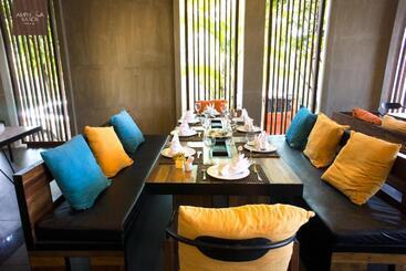استراحتگاه Amphawa Nanon Hotel & Spa