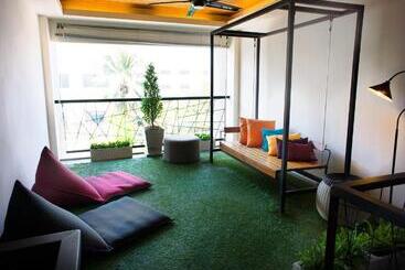 استراحتگاه Amphawa Nanon Hotel & Spa