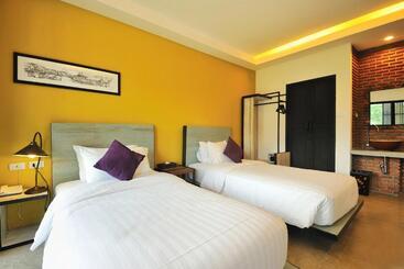 استراحتگاه Amphawa Nanon Hotel & Spa