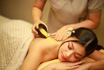 استراحتگاه Amphawa Nanon Hotel & Spa