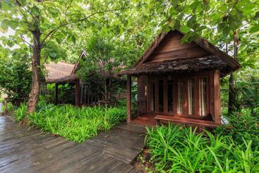 استراحتگاه Azalea Village