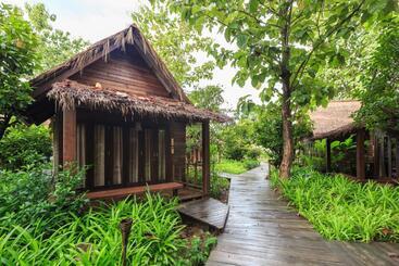 استراحتگاه Azalea Village