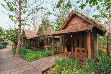 استراحتگاه Azalea Village