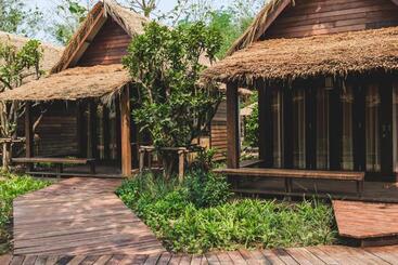 استراحتگاه Azalea Village