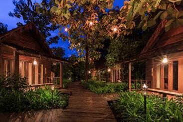 استراحتگاه Azalea Village