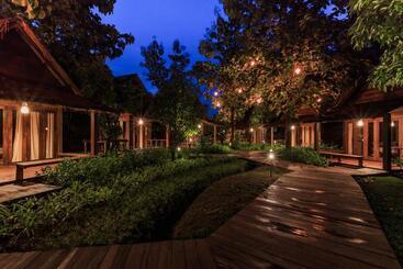 استراحتگاه Azalea Village