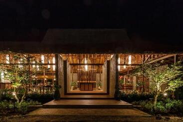 استراحتگاه Azalea Village