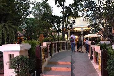 استراحتگاه Chuchaiburi Sri Amphawa