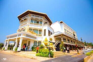 استراحتگاه Chuchaiburi Sri Amphawa