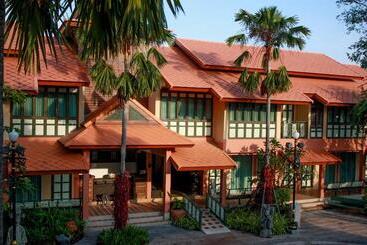 استراحتگاه Chuchaiburi Sri Amphawa
