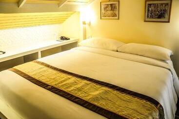 استراحتگاه Chuchaiburi Sri Amphawa