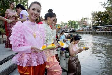 استراحتگاه Chuchaiburi Sri Amphawa