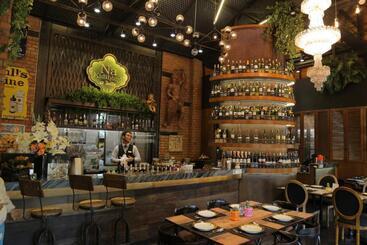 استراحتگاه Chuchaiburi Sri Amphawa