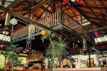 استراحتگاه Flower Power Farm Village