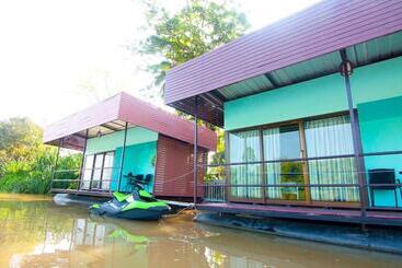 استراحتگاه Neenlawat Riverside