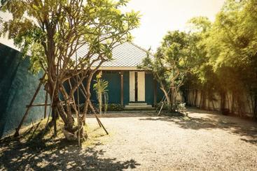 استراحتگاه Pomelo Amphawa The Local Residence