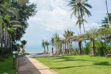Villa Blanca Hotel & Restaurant