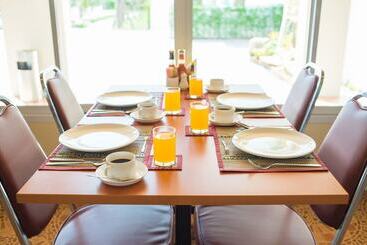 Villa Blanca Hotel & Restaurant