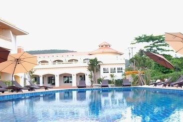 Villa Blanca Hotel & Restaurant