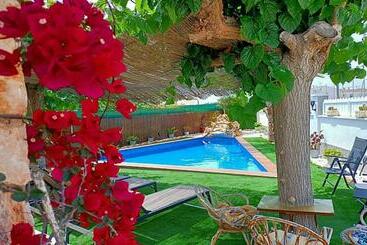 Traditional Villa - Creixell